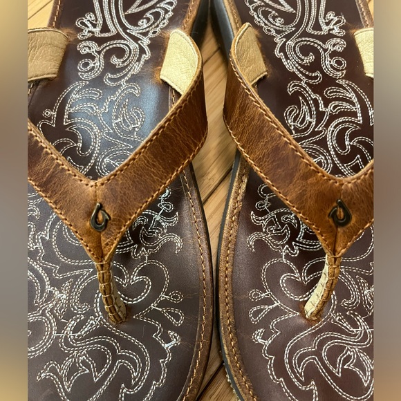 Olukai Paniolo women’s embossed leather sandal - Picture 7 of 7